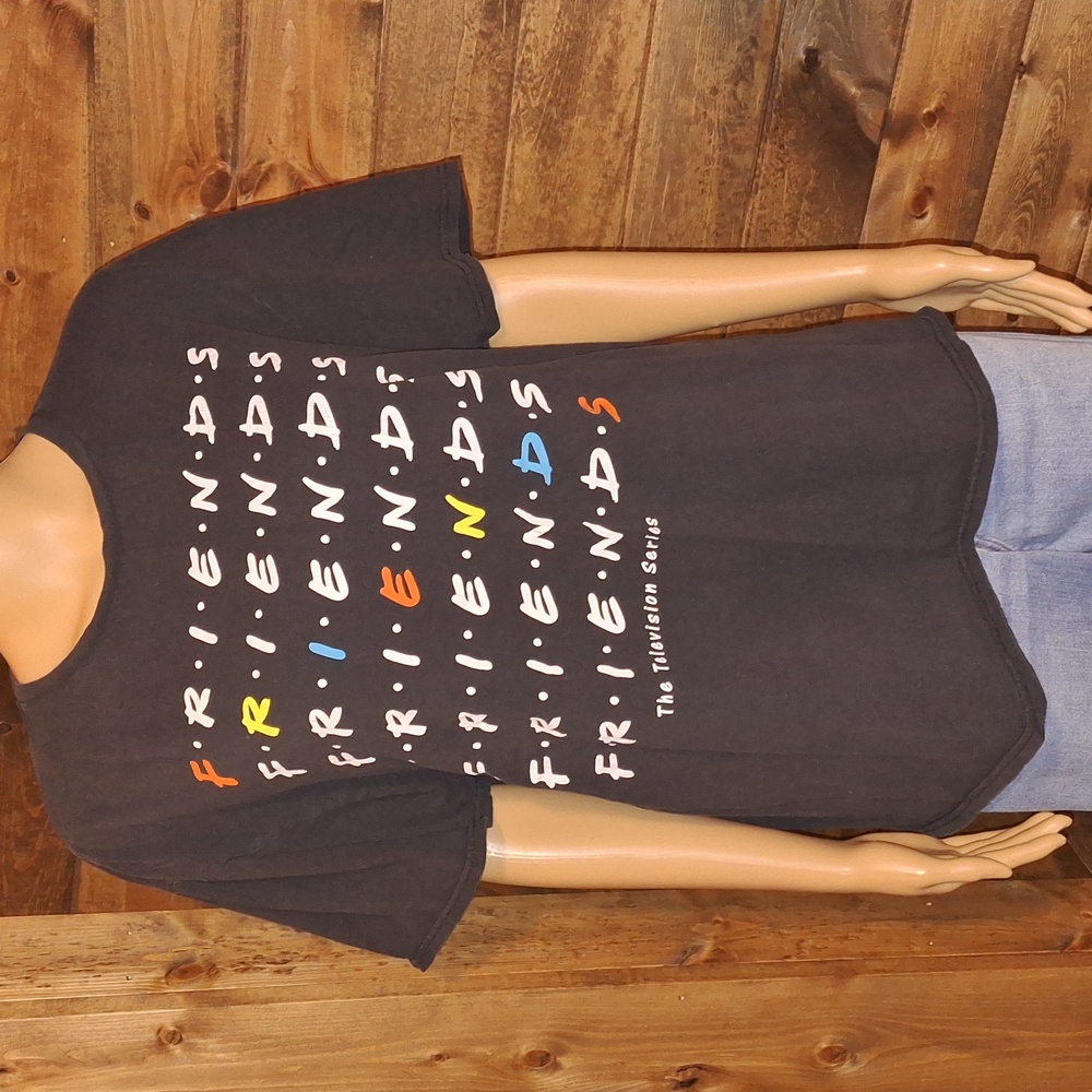 FREE Friends tee shirt size XL